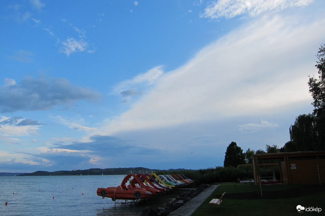 Felhőt les Katóka, Balatonfüreden 1.