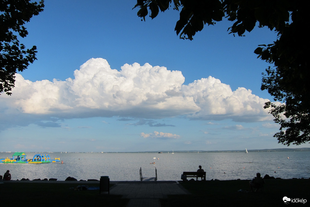 Gomolyfelhők a Balaton déli partján 1