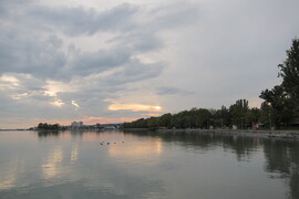 Felhők tükröződése Balatonfüreden-2