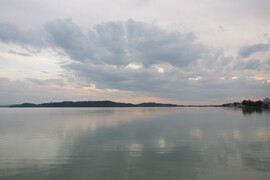 Felhők tükröződése Balatonfüreden-5