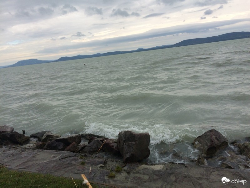 hullámzó Balaton