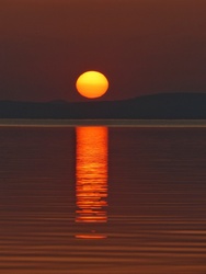 Ilyen a poros naplemente a Balatonról