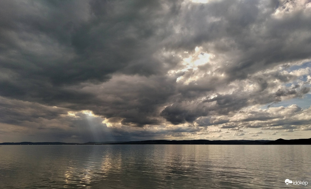 Zivatarfelhőkből se volt hiány