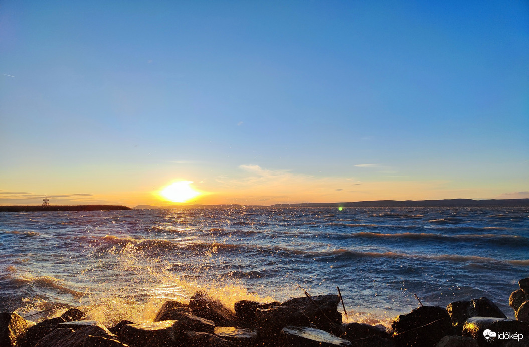 Újabb viharos naplemente 