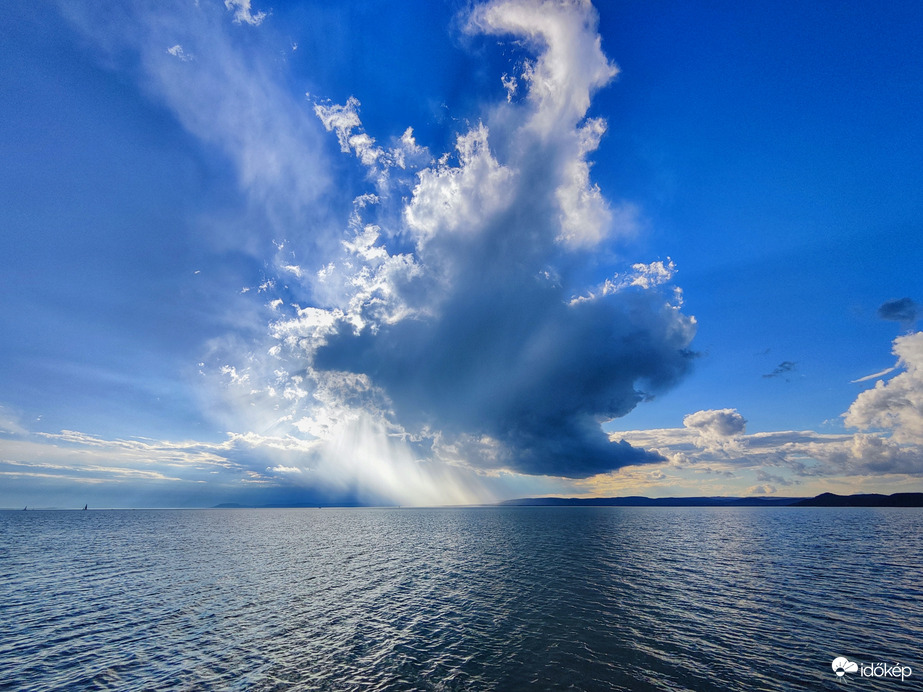 Fényjáték a Balaton felett 