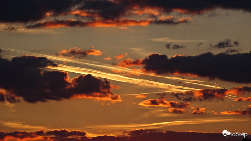 Alkonyati felhők