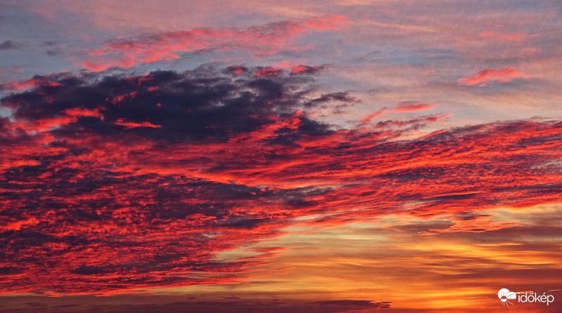 Alkonyati felhők Pécs