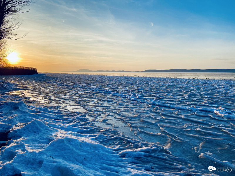 Olvadozó Balaton 