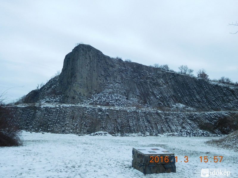 Hegyes tű