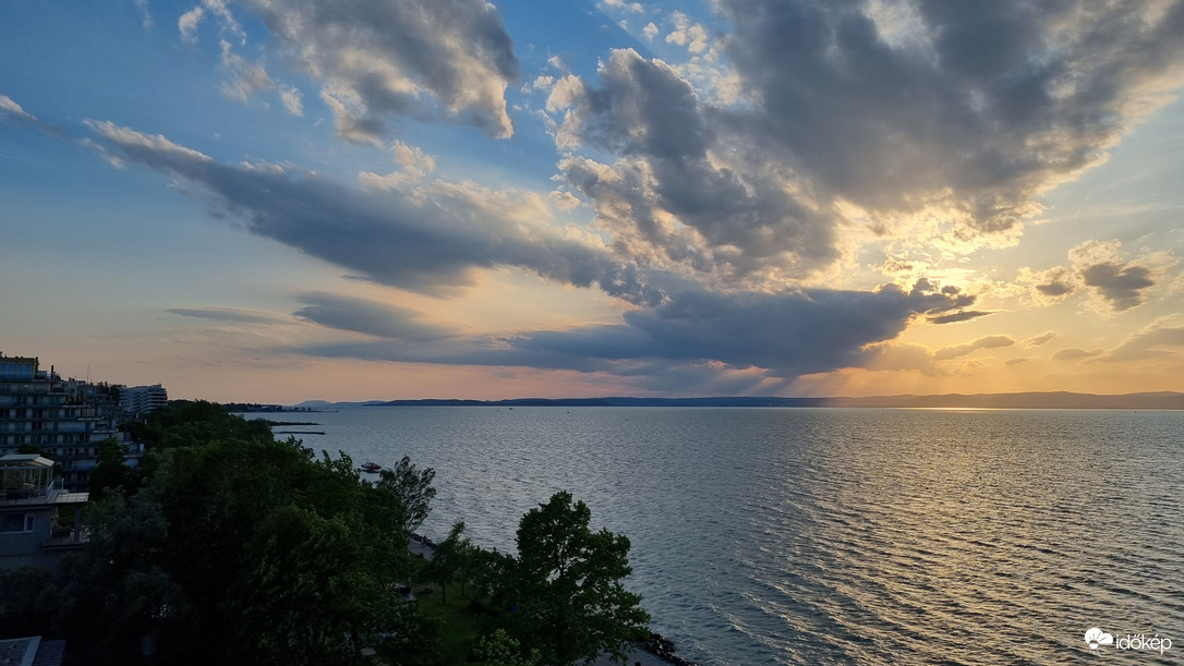 Naplemente a Balatonnál