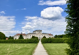 Felhő a kastély felett