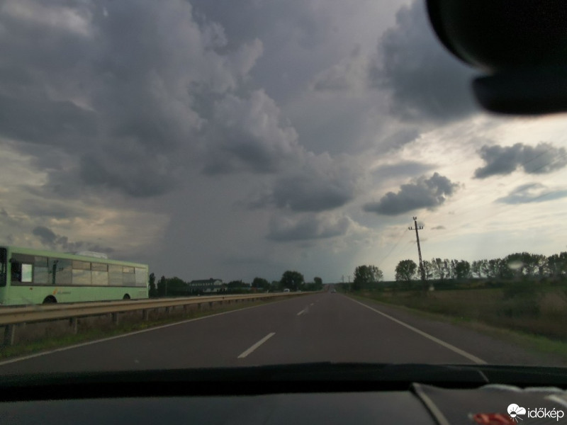 Atkár