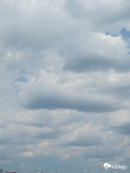 Egy óra múlva, 32 fok árnyékban.