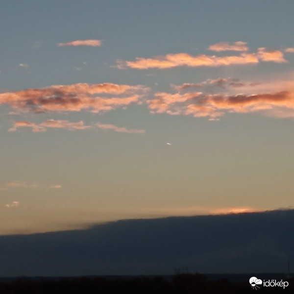 Sajnos sötét felhő mögött kelt a Nap
