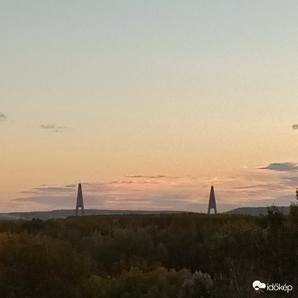 Sajnos sötét felhő mögött kelt a Nap