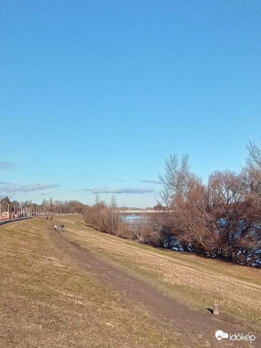 Sokan sétáltak a gáton - Dél felé a Megyeri híd