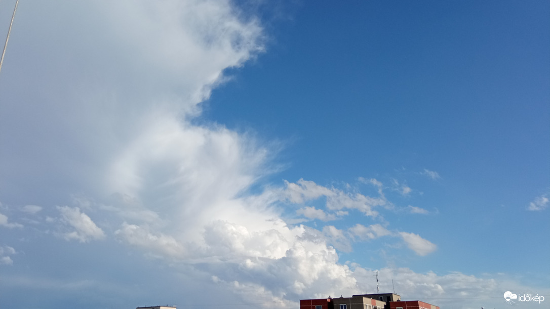 "Elvonult a vihar, kisütött a Nap"...