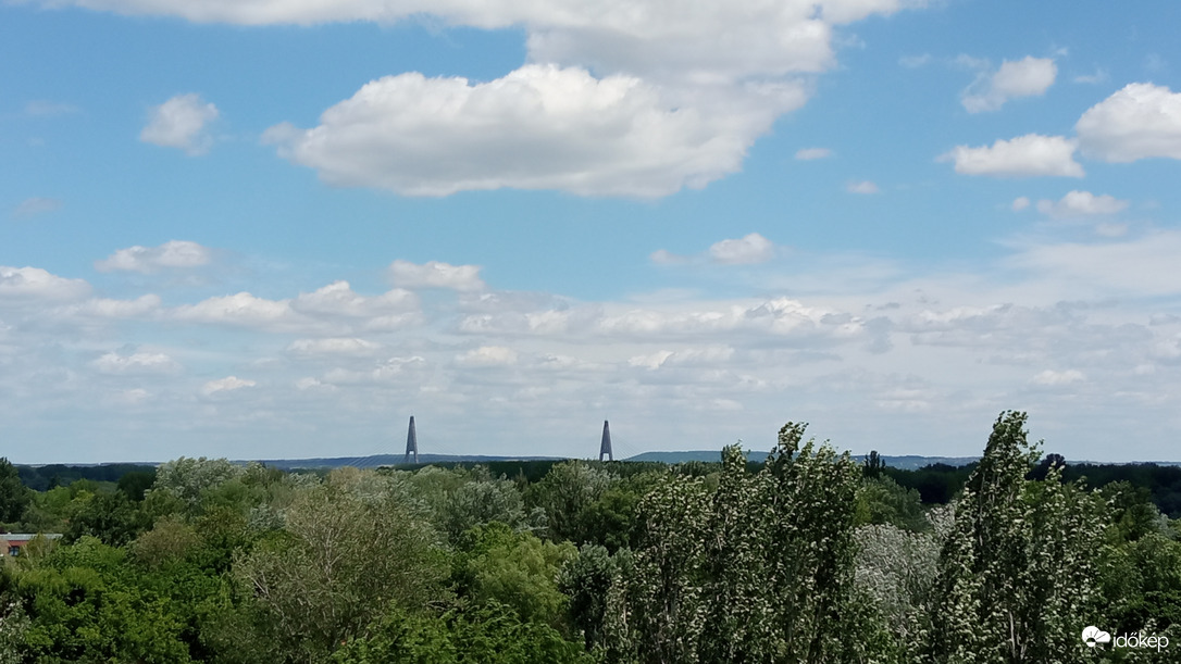 Budapest, +22 fok, szél, száraz levegő (30% páratartalom :(