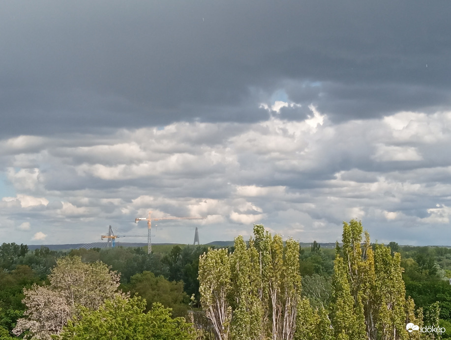 Budapest 14:40 - rövid zápor, 13ºC