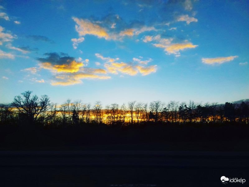 egy őszi naplemente