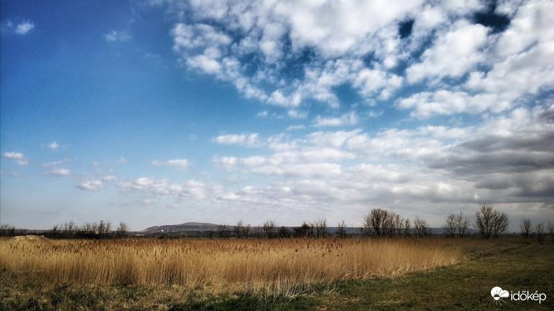 Felhős is meg nem is 