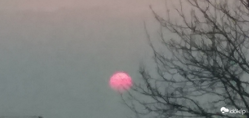 Nap és a köd találkozik 