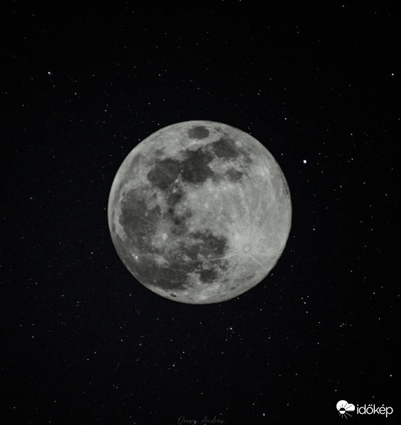 Hold a csillagok között.