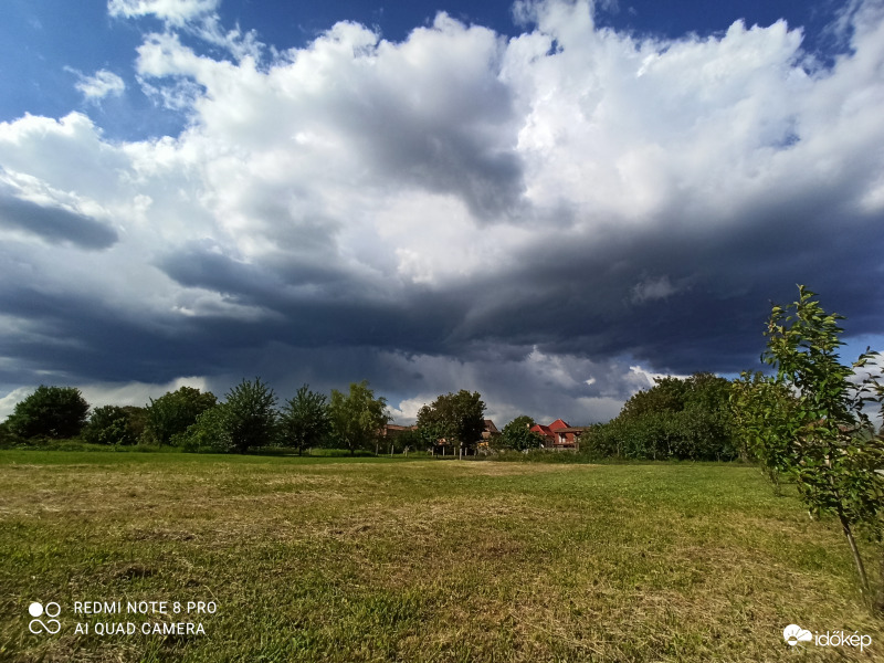 Kartal zivatar felhő