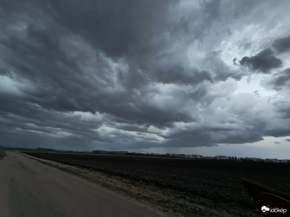 Két vihar között 3