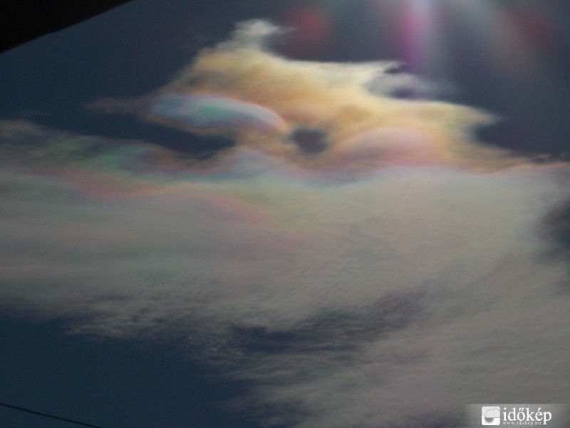 SZIVÁRVÁNY FELHŐ KEMENDOLLÁR FELETT