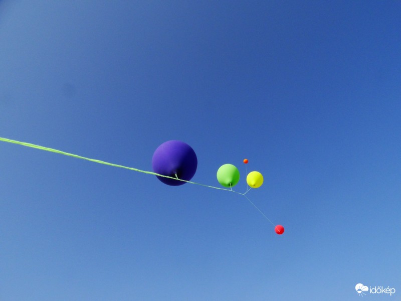 Színes lufik - szélmérés - 2064