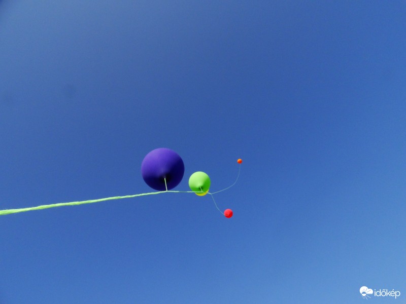 Színes lufik - szélmérés - 2066