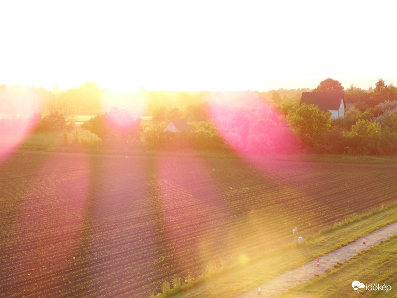 Napkelte-Napnyugta máj.17-18-2394