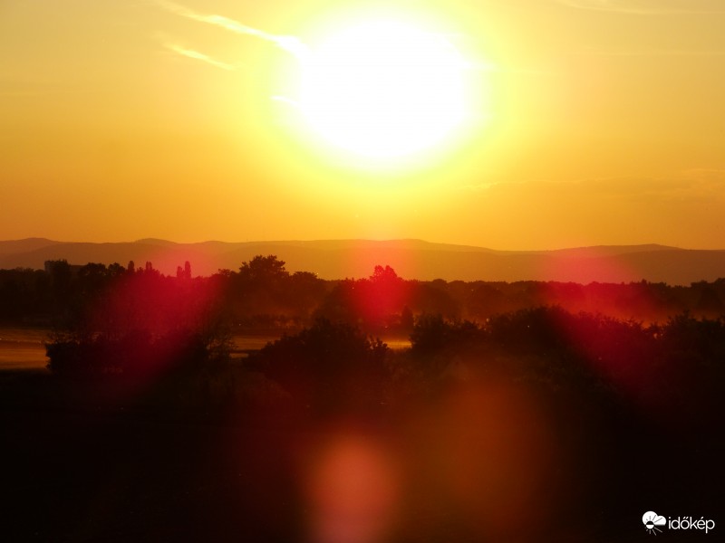 Napkelte-Napnyugta máj.17-18-2401