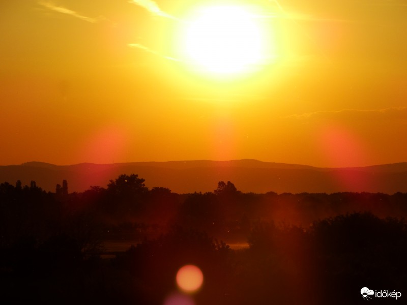 Napkelte-Napnyugta máj.17-18-2402