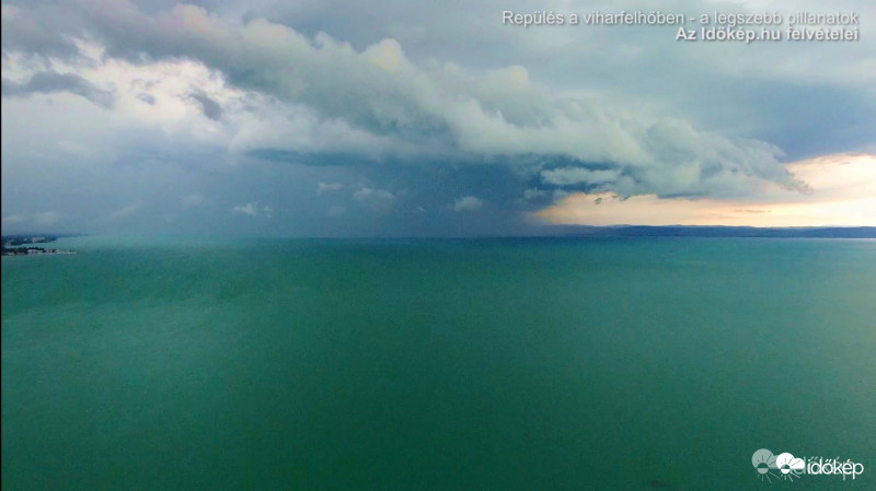 Repülés a viharfelhőben a Balaton felett -