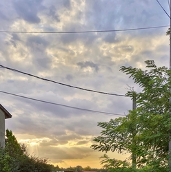 Felfők között a nap