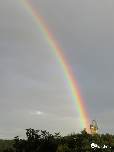 Tegnapi (18:18-kor) szivárvány Gödöllő felett