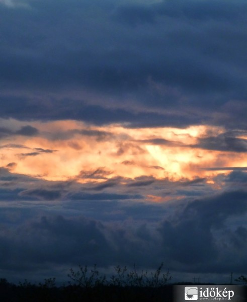 Nem sokkal naplemente előtt