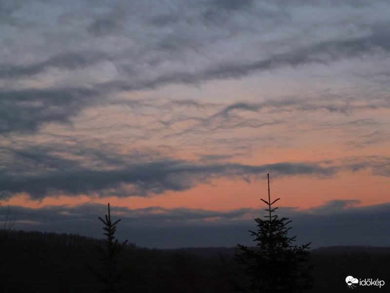 Hullámok Gödöllő felett ma (15:47-kor)