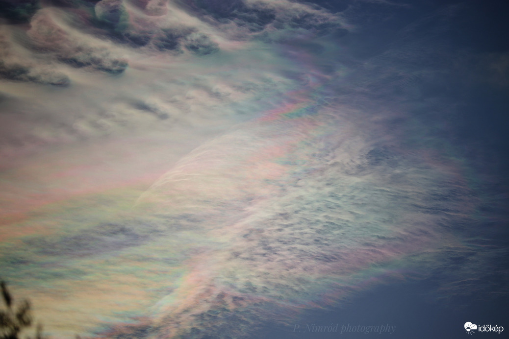 Irizáló felhők ☺️ 