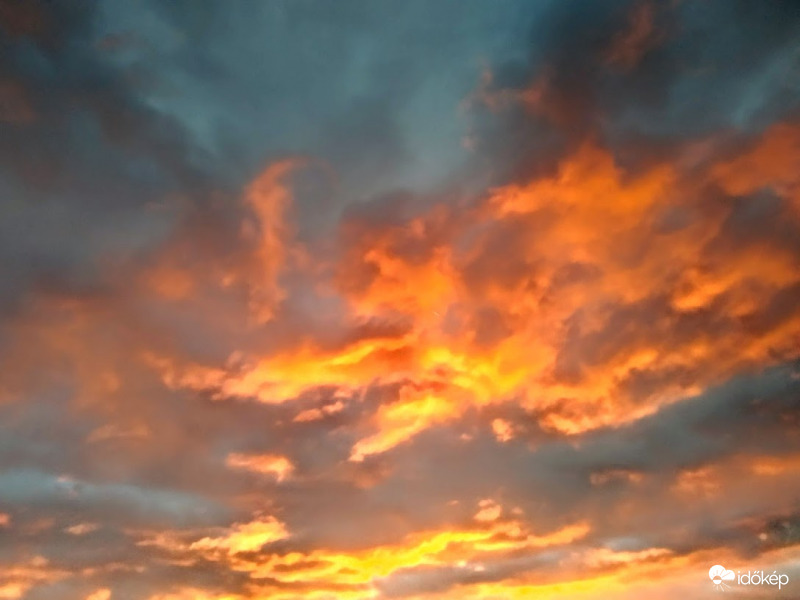 ,,Tűzbe" borult égbolt