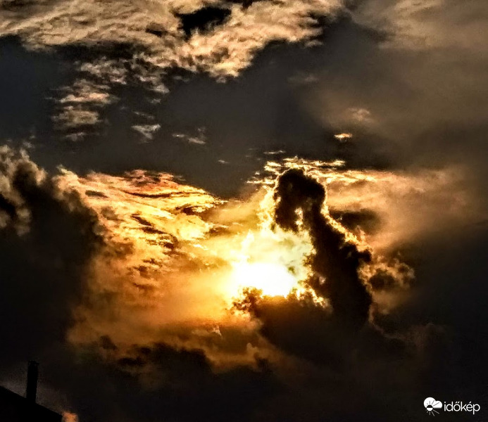 Amikor a felhő megeszi a napot