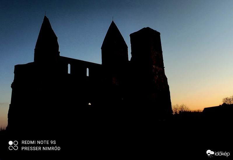 Zsámbéki Romtemplom a naplementében kicsit másképp
