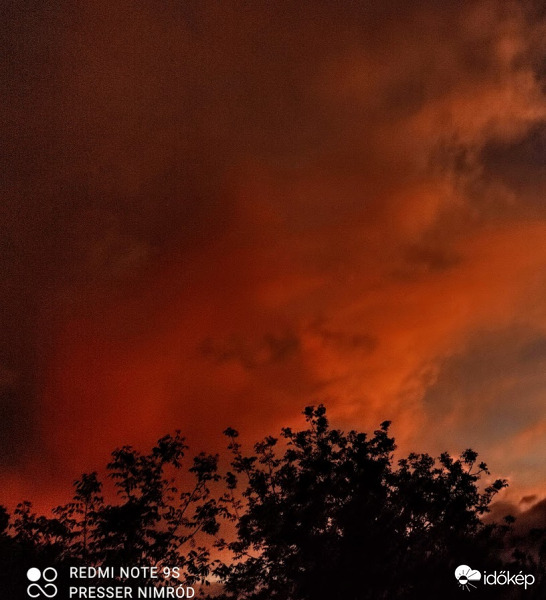 Mai csodálatos naplemente