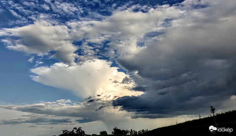 Felettünk is átrobogott