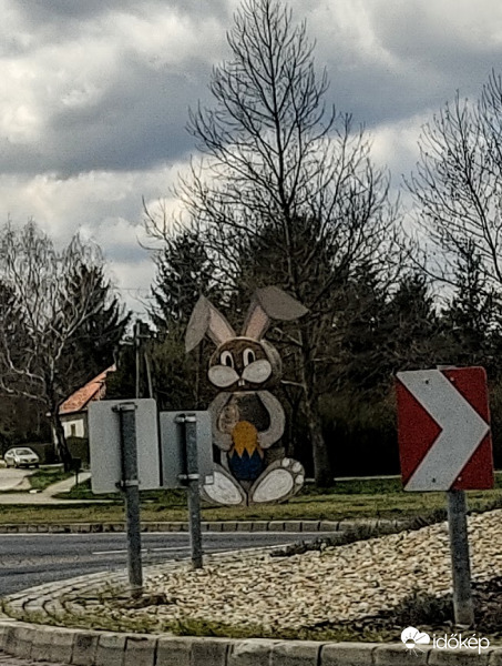 Táblák mögött rejtőzve. :D Kellemes húsvéti ünnepeket mindenkinek :)