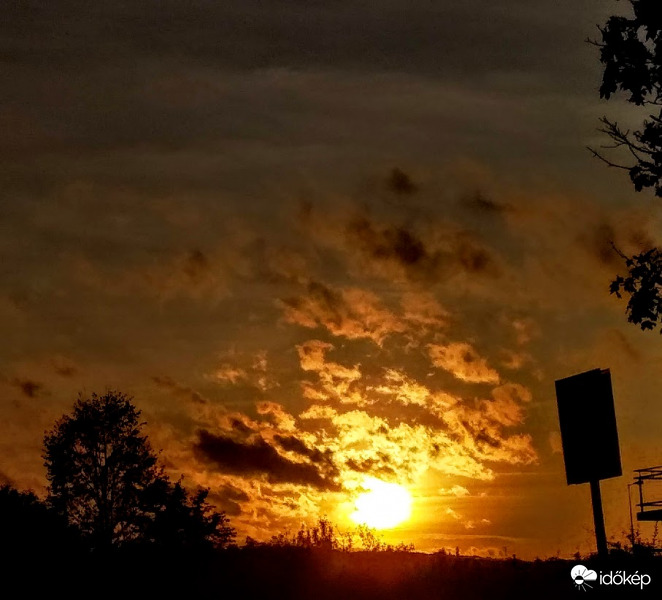 Felhőket megvilágítva