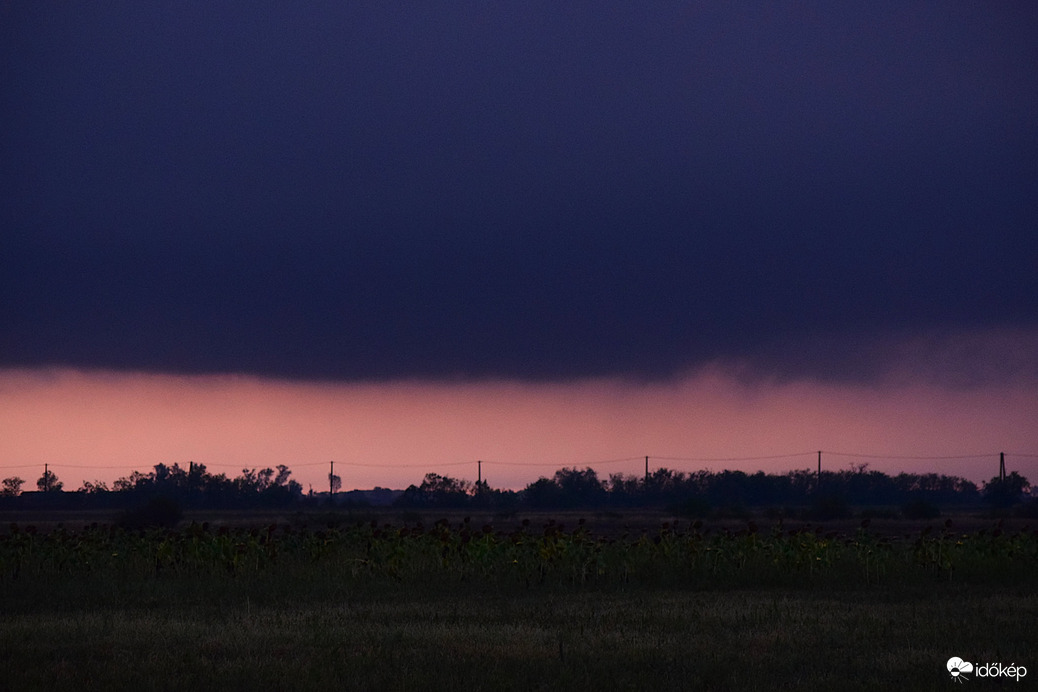 Mai naplemente színei 