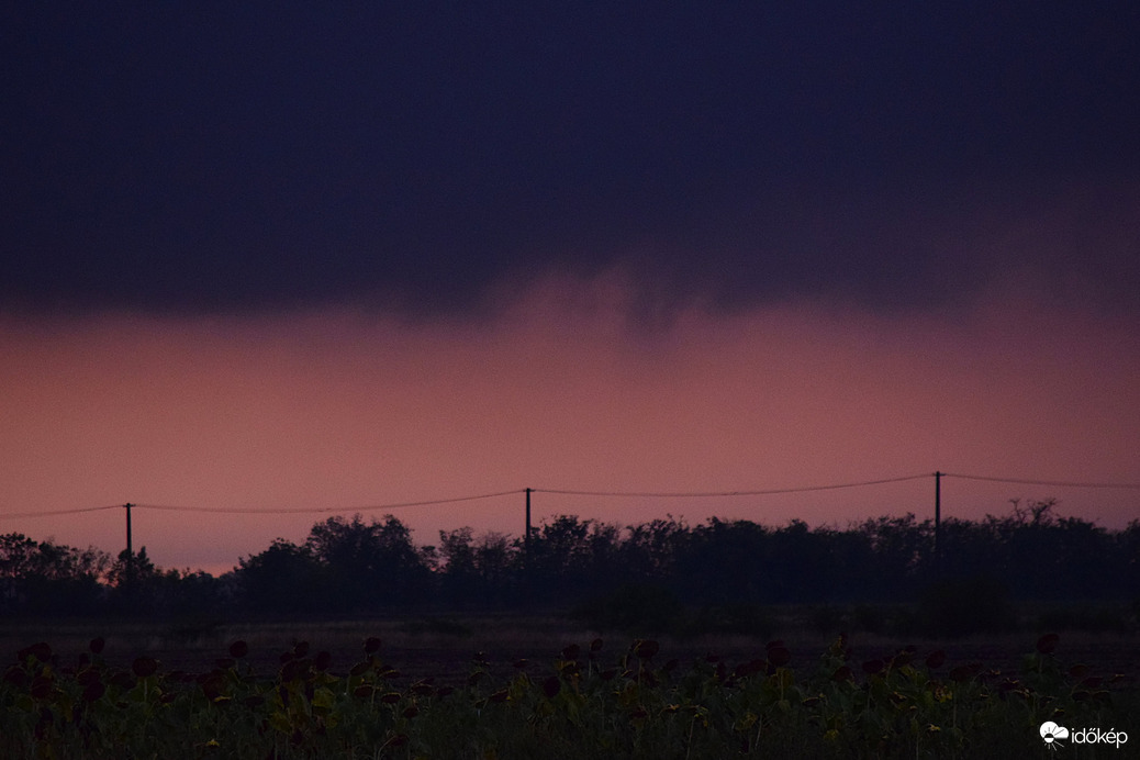 Mai naplemente színei 